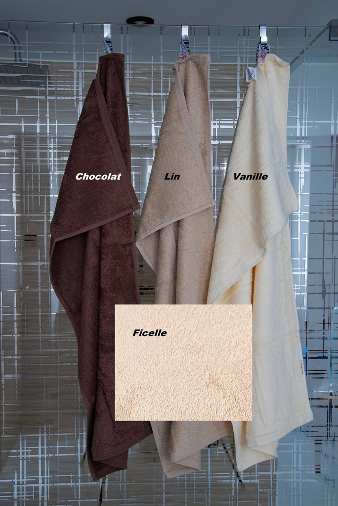 Motif raton laveur brodé sur linge de bain au choix  