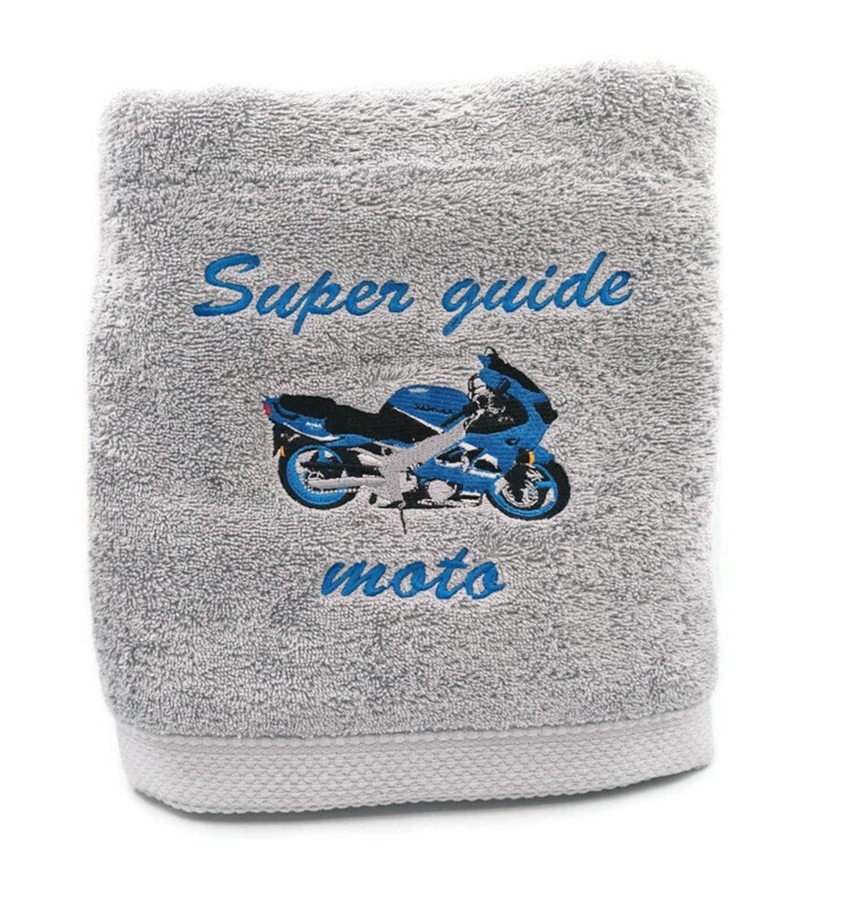 Motif moto brodé sur linge de bain