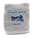 Motif moto brodé sur linge de bain