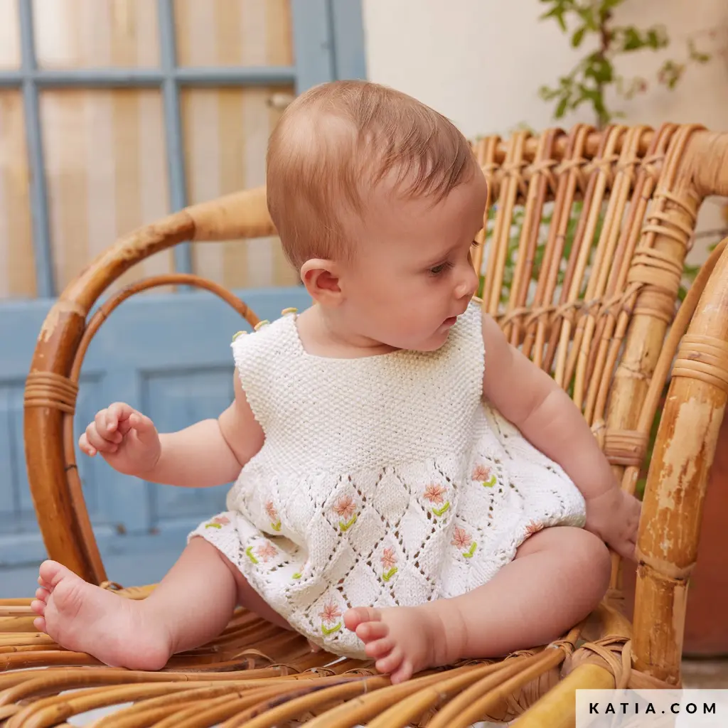 patron-tricoter-tricot-crochet-layette-robe-chasuble-printemps-ete-katia-7900-13-g.webp