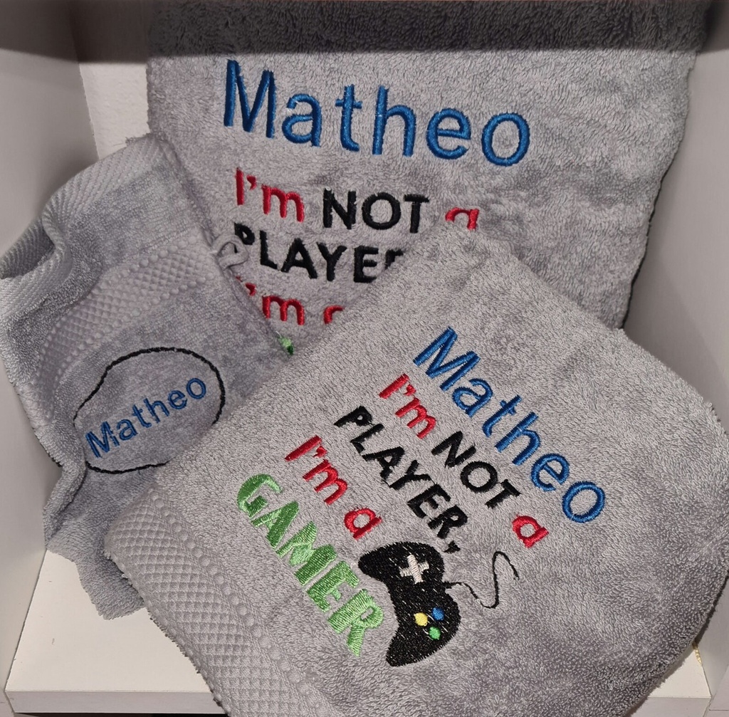 Motif gamer brodé sur linge de bain au choix