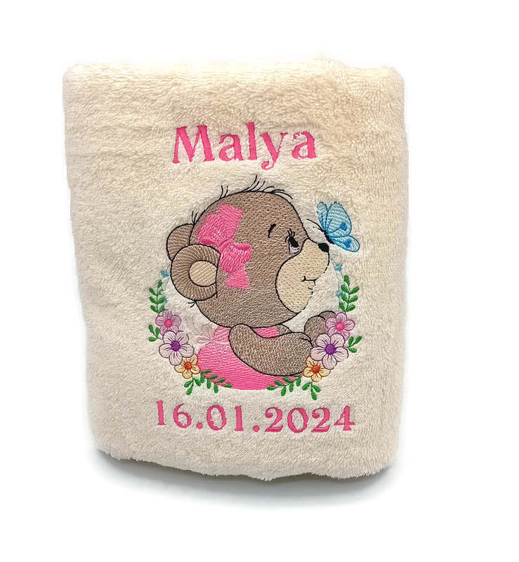 Motif nounours couronne de fleurs brodé sur linge de bain au choix