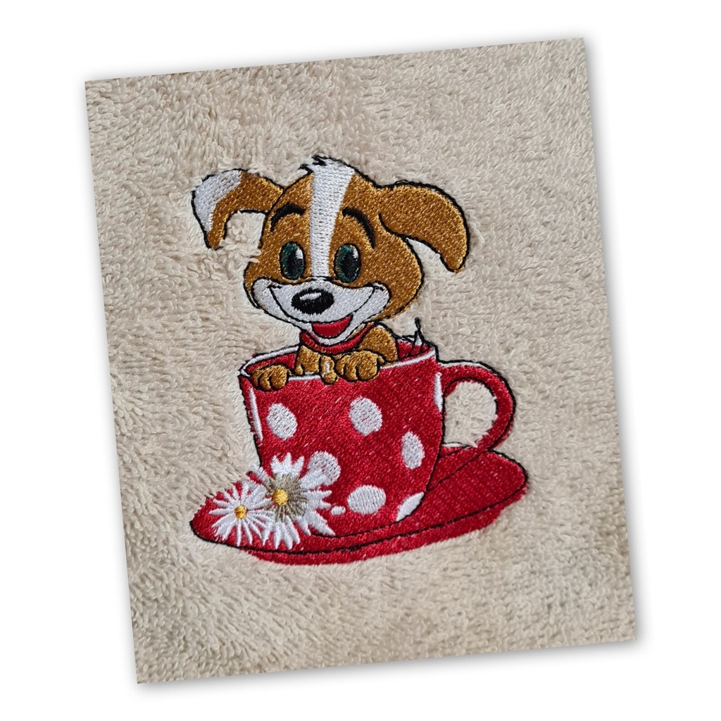 Motif chien dans la tasse brodé sur linge de bain au choix