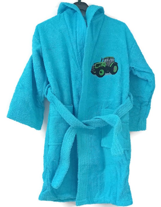 Motif tracteur vert brodé sur peignoir enfant 