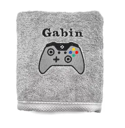 Motif manette de jeu brodé sur linge de bain au choix